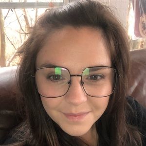 Meet your Posher, Abigail